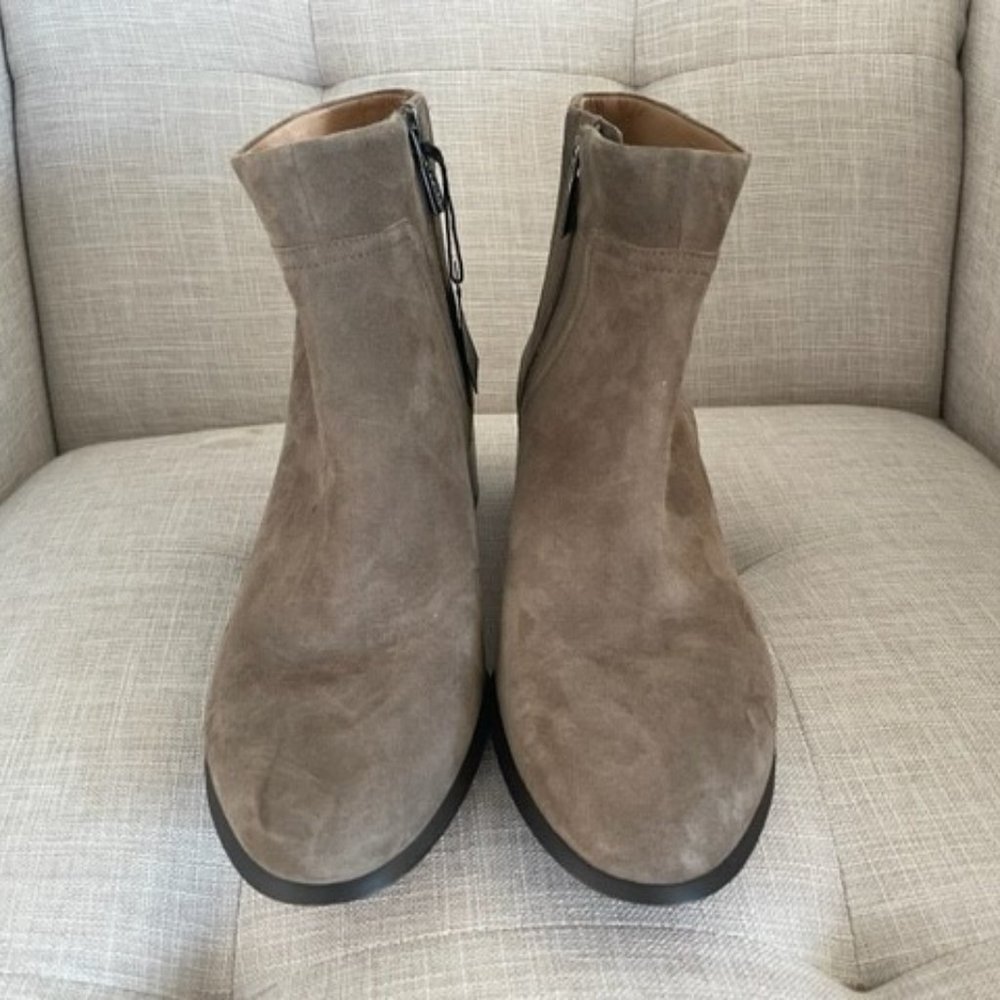 Vionic Kamryn Waterproof Boots Size 8.5